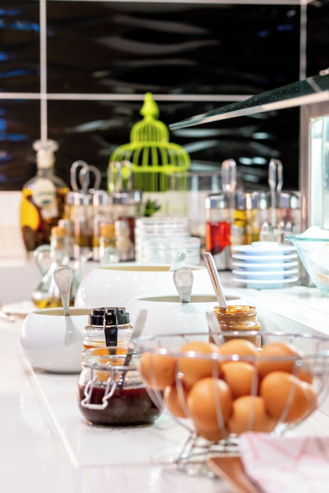 Hostal Neptuno — Restaurant & bars in Peguera, Balearic Islands