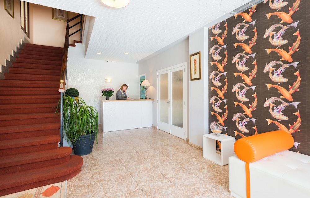 Hostal Neptuno — Hotel building in Peguera, Balearic Islands