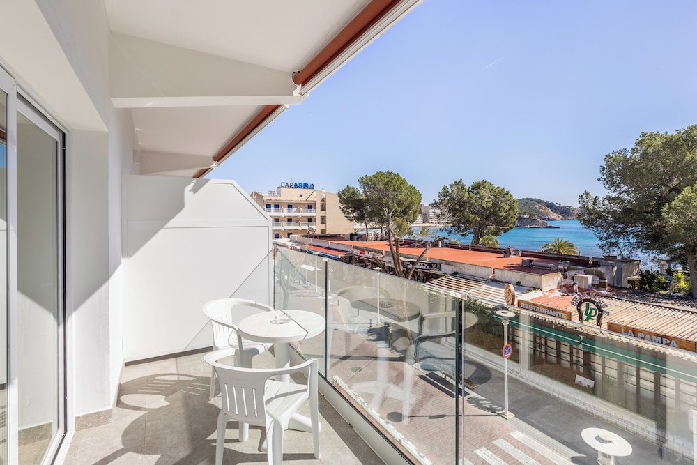 Hostal Neptuno — Hotel building in Peguera, Balearic Islands