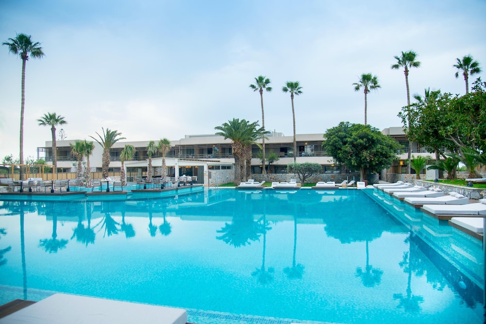 King Minos Retreat Resort & Spa — Swimming pool in Hersonissos