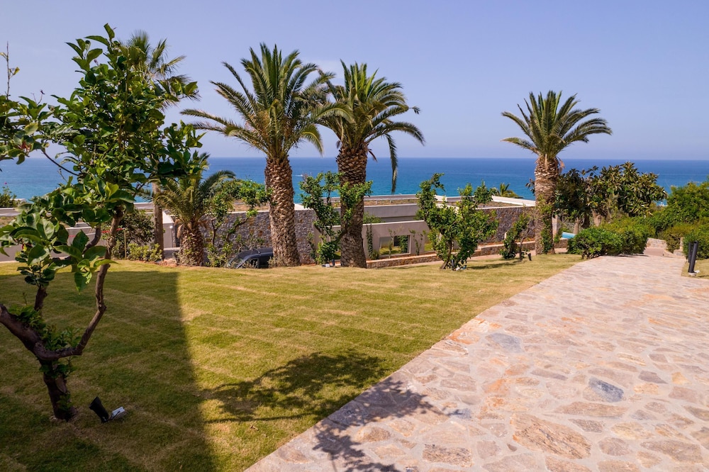 King Minos Retreat Resort & Spa — Hotel building in Hersonissos