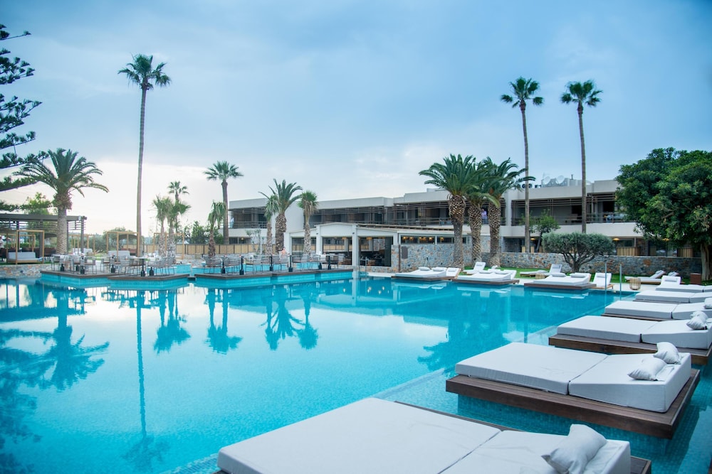 King Minos Retreat Resort & Spa — Swimming pool in Hersonissos
