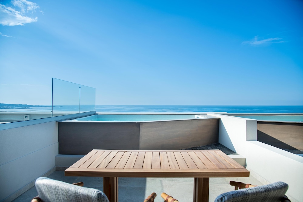 King Minos Retreat Resort & Spa — Hotel rooms in Hersonissos