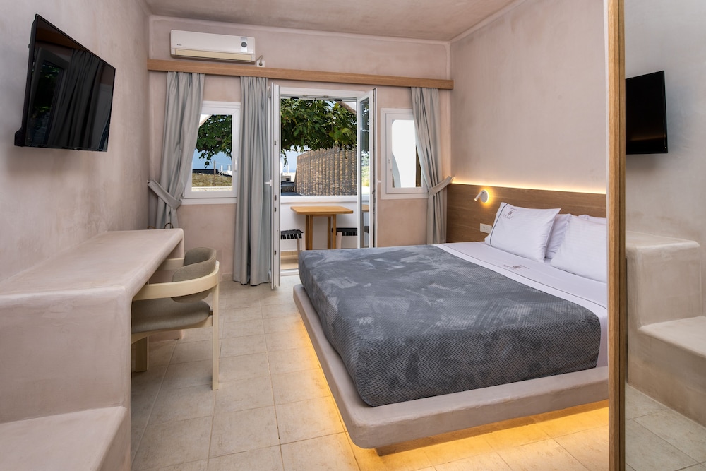 Aelia Luxury Suites — Hotel rooms in Karterados, South Aegean