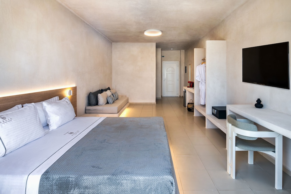 Aelia Luxury Suites — Hotel rooms in Karterados, South Aegean