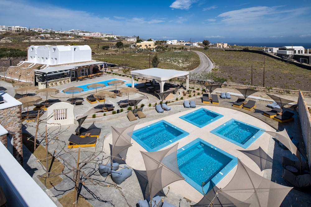 Aelia Luxury Suites — Main photo in Karterados, South Aegean