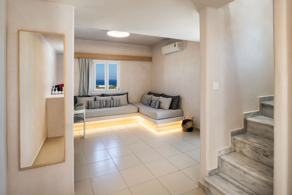 Aelia Luxury Suites — Hotel rooms in Karterados, South Aegean