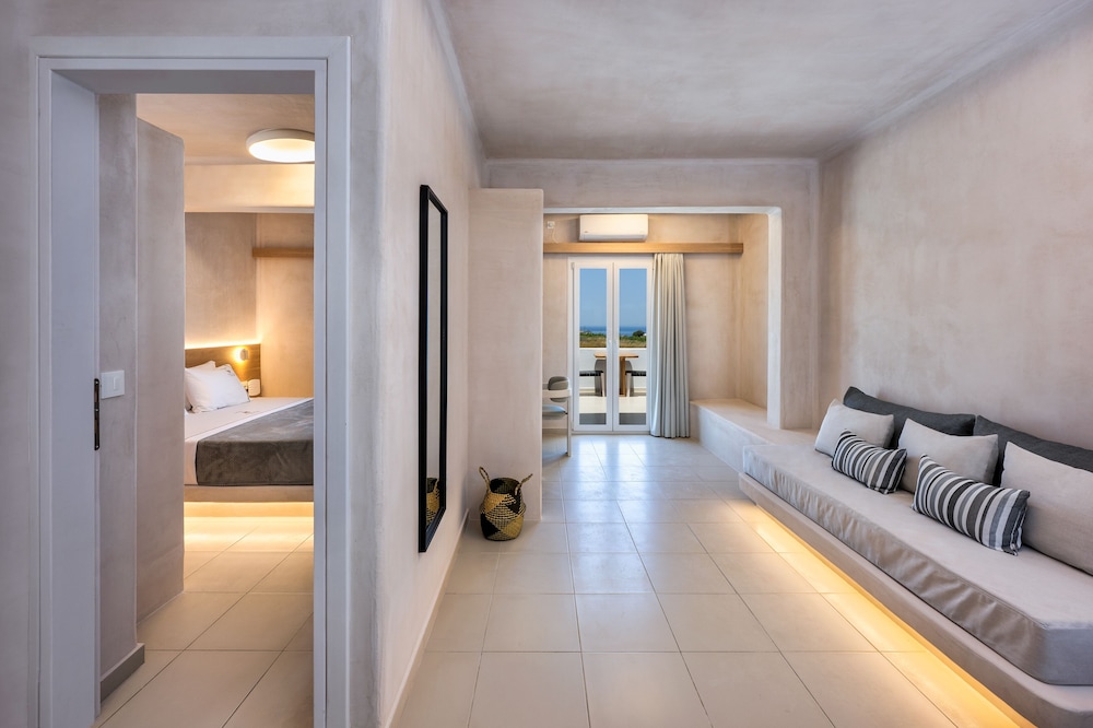 Aelia Luxury Suites — Hotel rooms in Karterados, South Aegean