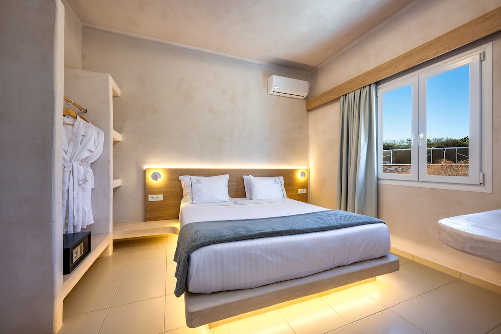 Aelia Luxury Suites — Hotel rooms in Karterados, South Aegean
