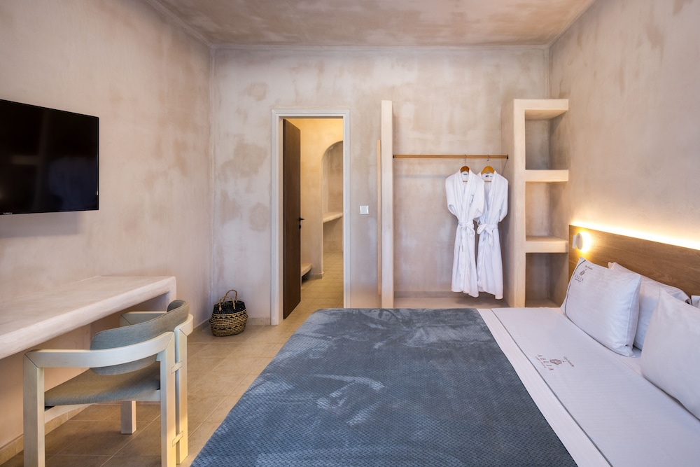 Aelia Luxury Suites — Hotel rooms in Karterados, South Aegean