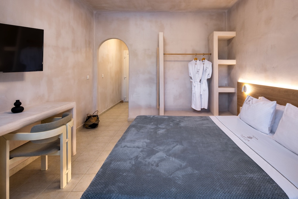 Aelia Luxury Suites — Hotel rooms in Karterados, South Aegean