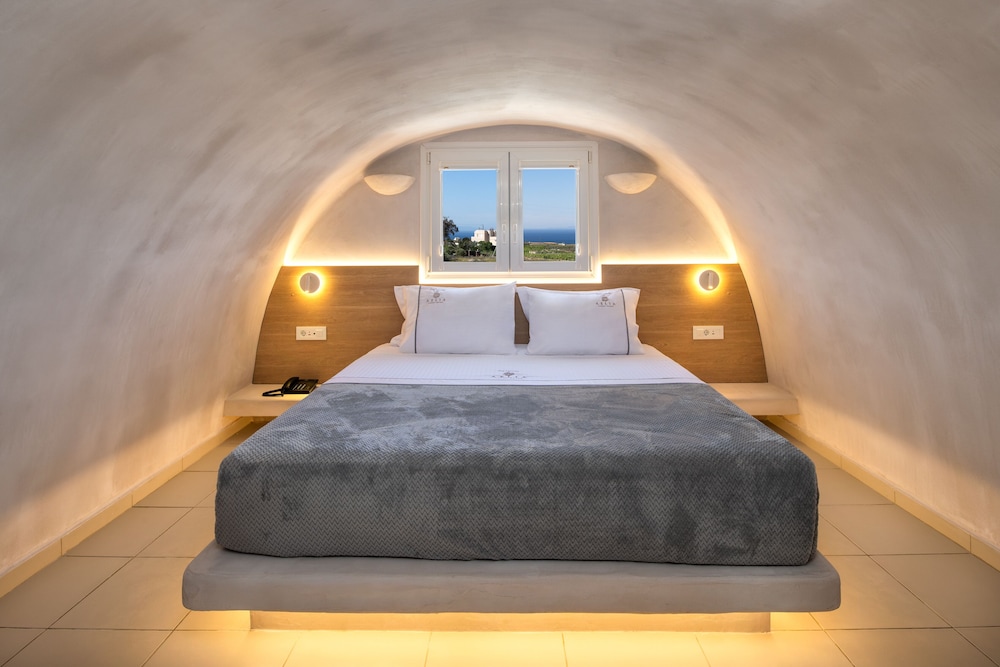 Aelia Luxury Suites — Hotel rooms in Karterados, South Aegean