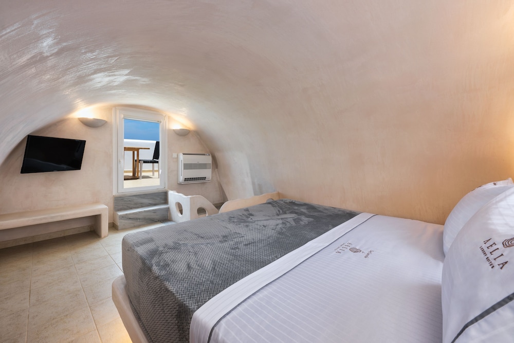 Aelia Luxury Suites — Hotel rooms in Karterados, South Aegean