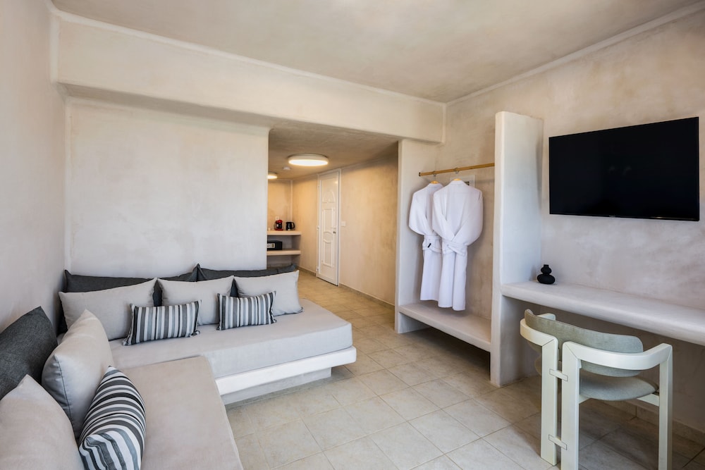 Aelia Luxury Suites — Hotel rooms in Karterados, South Aegean