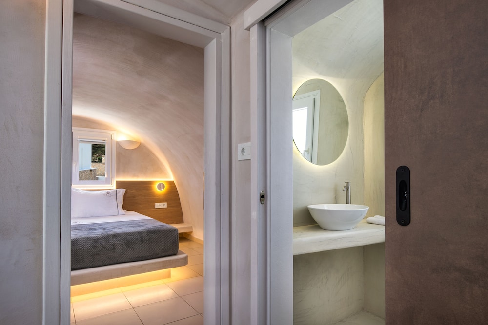 Aelia Luxury Suites — Hotel rooms in Karterados, South Aegean