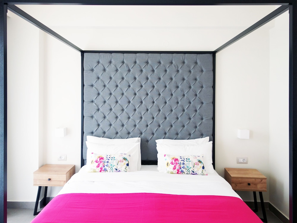 Airis Boutique & Suites — Hotel rooms in Chania