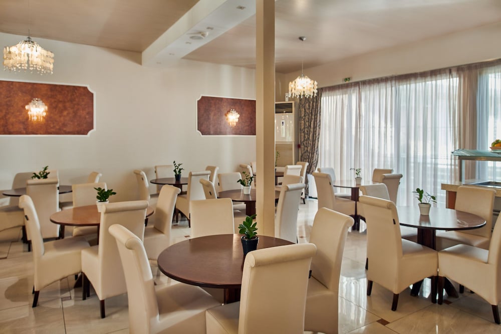 Altura Hotel Zakynthos — Restaurant & bars in Tsilivi, Ionian Islands