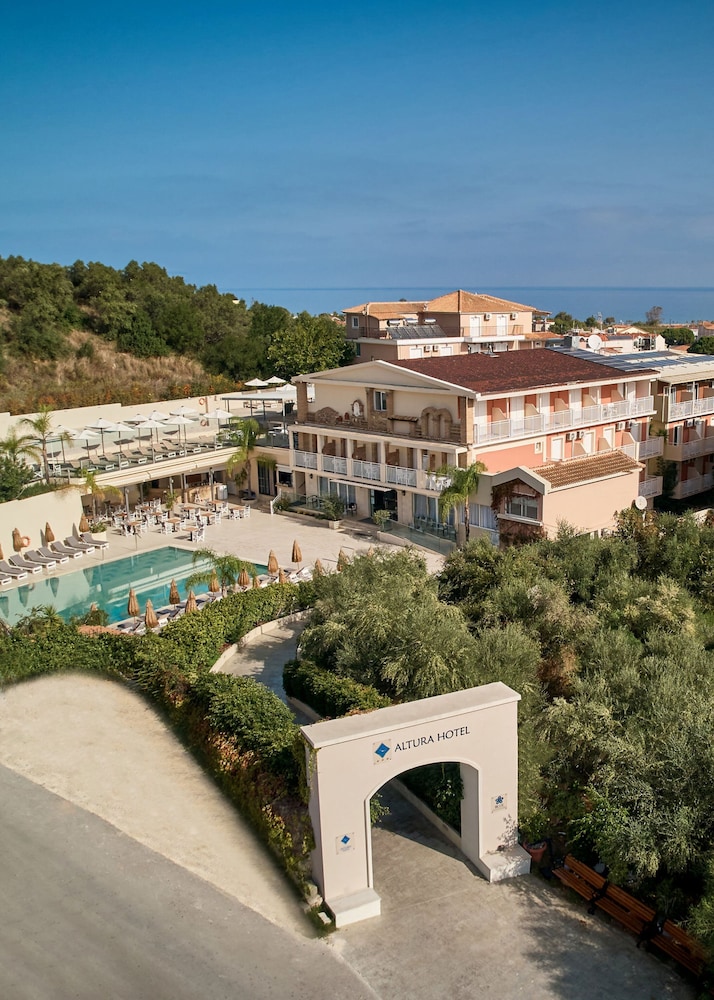 Altura Hotel Zakynthos — Swimming pool in Tsilivi, Ionian Islands