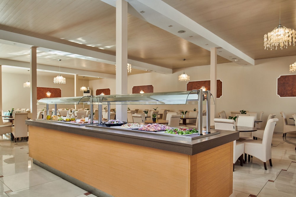 Altura Hotel Zakynthos — Restaurant & bars in Tsilivi, Ionian Islands