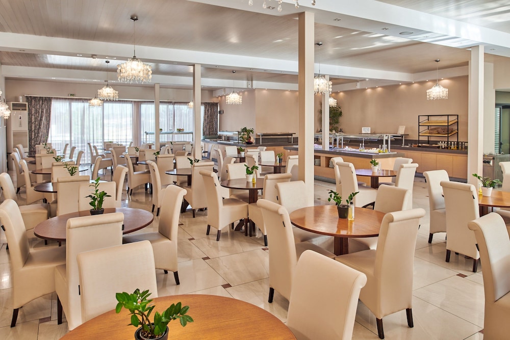 Altura Hotel Zakynthos — Restaurant & bars in Tsilivi, Ionian Islands