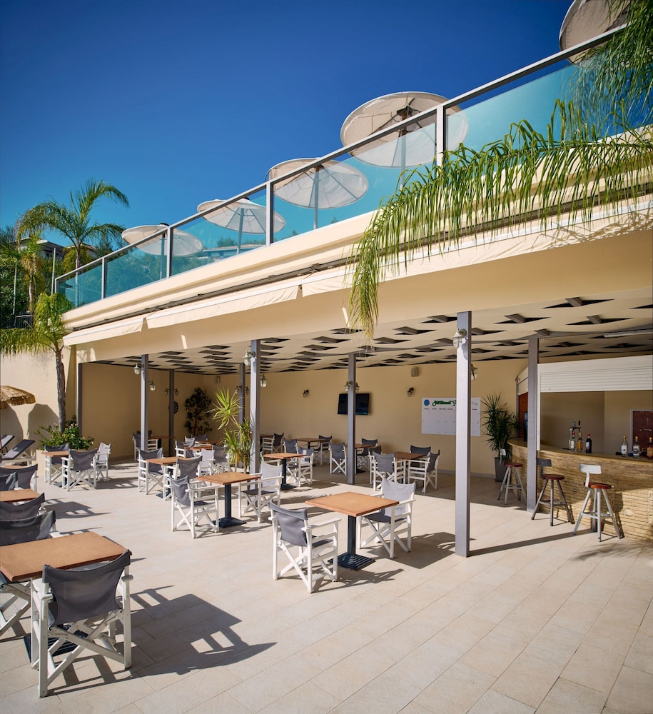 Altura Hotel Zakynthos — Restaurant & bars in Tsilivi, Ionian Islands