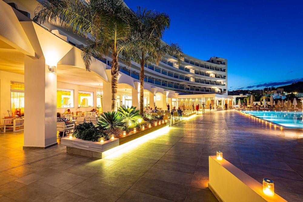 Lindos Bay Suites — Hotel building in Lindos, South Aegean