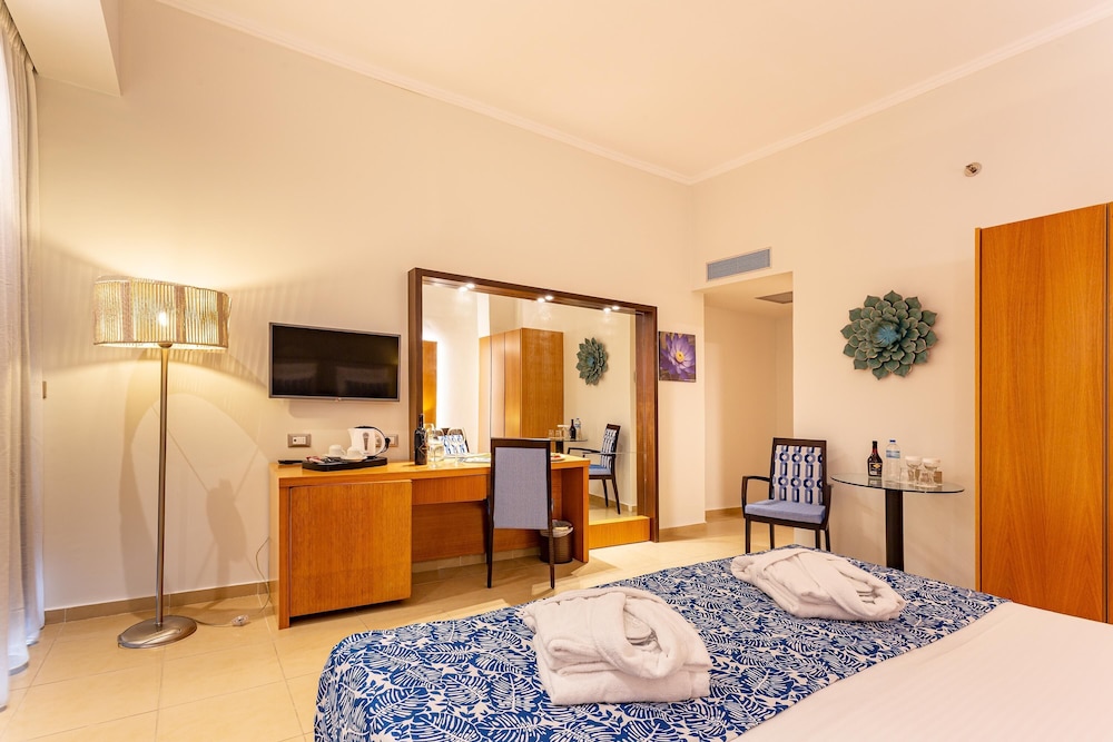 Lindos Bay Suites — Hotel rooms in Lindos, South Aegean
