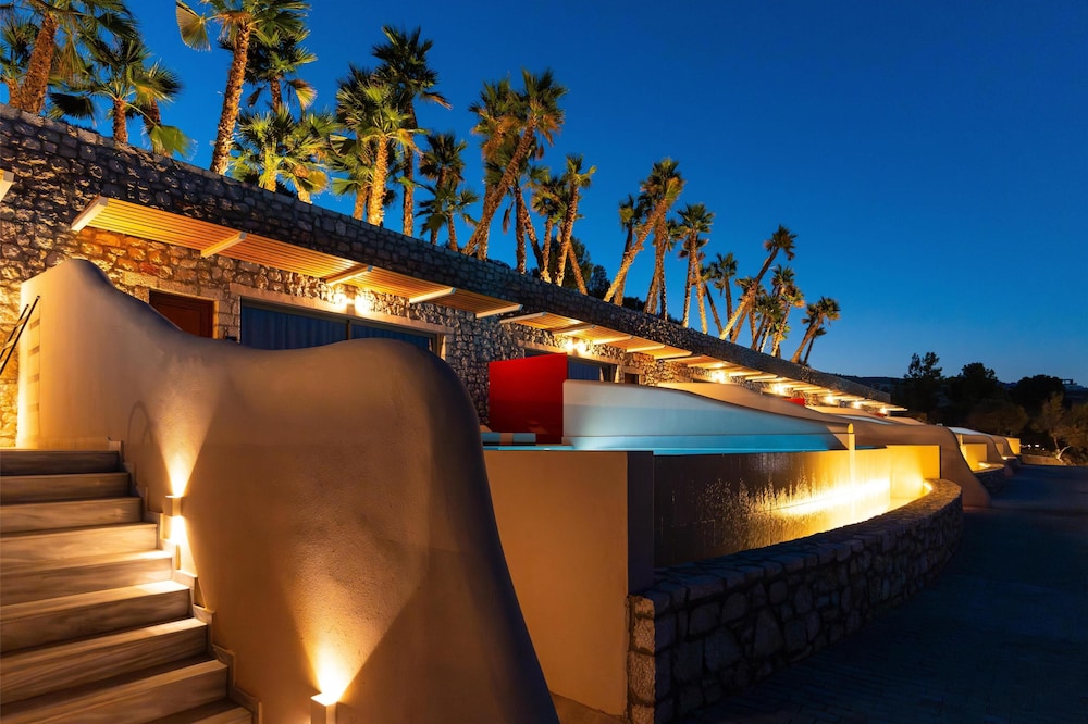 Lindos Bay Suites — Hotel building in Lindos, South Aegean