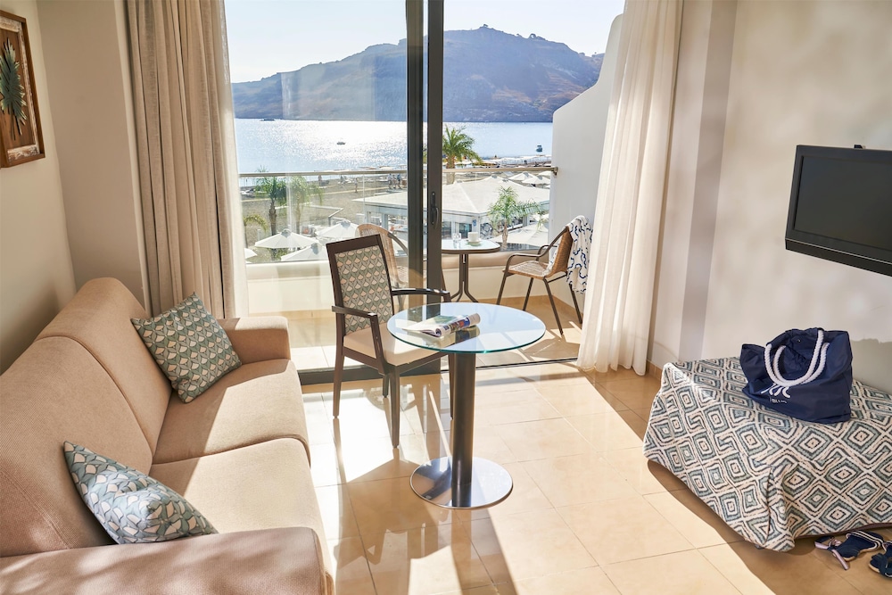 Lindos Bay Suites — Hotel rooms in Lindos, South Aegean