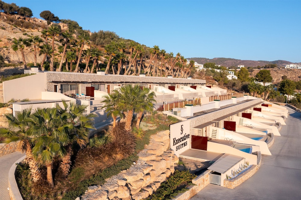 Lindos Bay Suites — Hotel building in Lindos, South Aegean