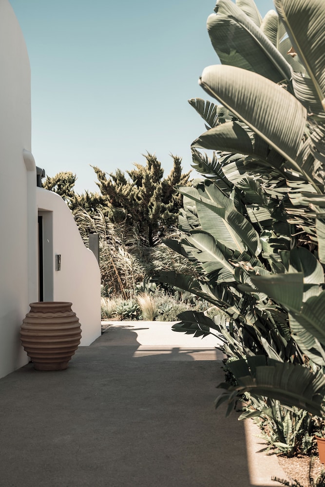 Asty Mykonos Hotel & Spa -World of One Hotel Group — Hotel building in Mykonos Town, South Aegean