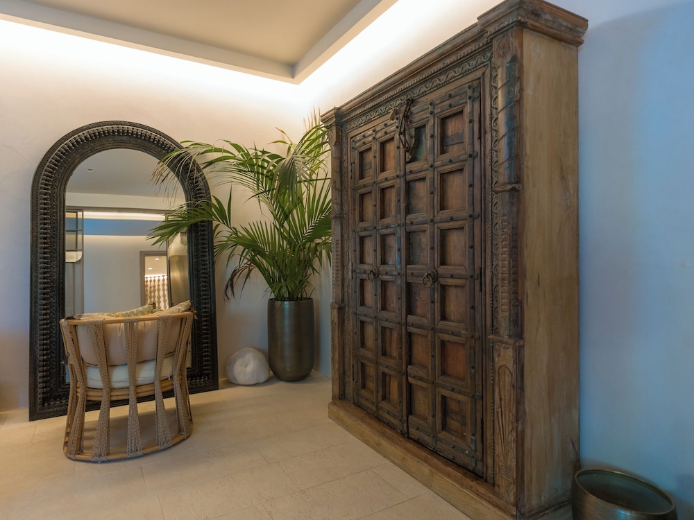 Asty Mykonos Hotel & Spa -World of One Hotel Group — Hotel building in Mykonos Town, South Aegean