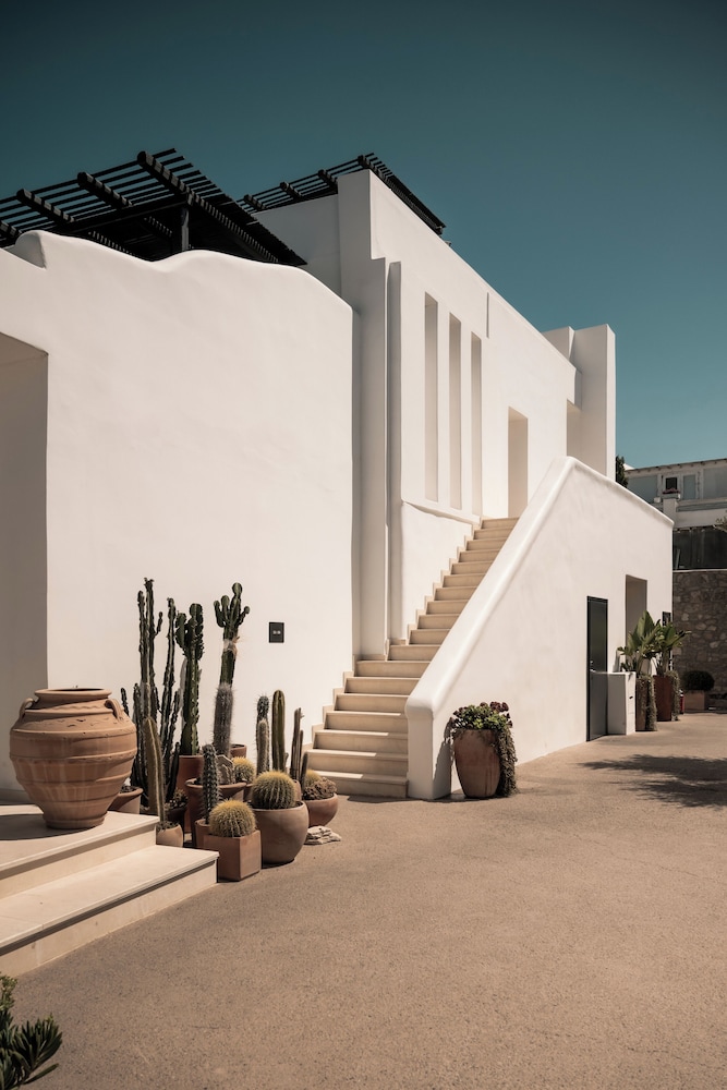 Asty Mykonos Hotel & Spa -World of One Hotel Group — Hotel building in Mykonos Town, South Aegean