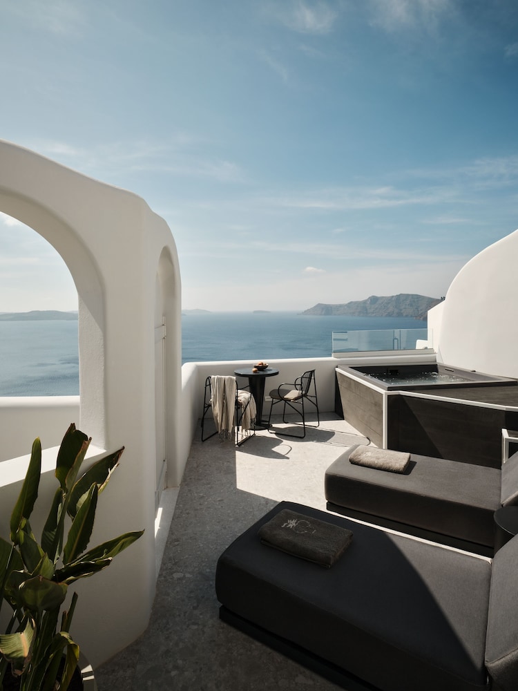 Hom Santorini — Hotel building in Oia, South Aegean