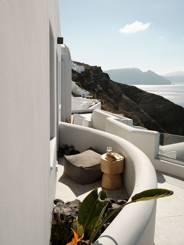 Hom Santorini — Hotel building in Oia, South Aegean