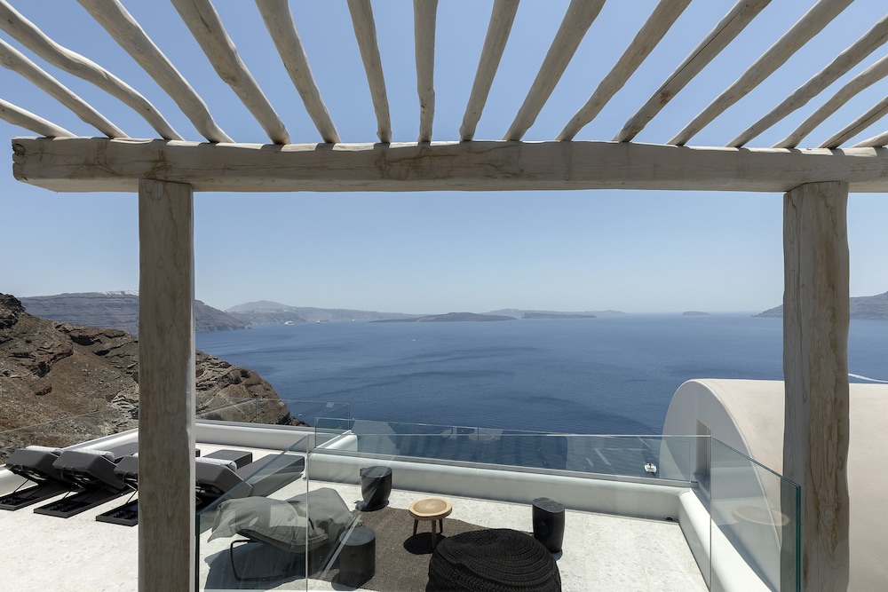 Hom Santorini — Hotel building in Oia, South Aegean