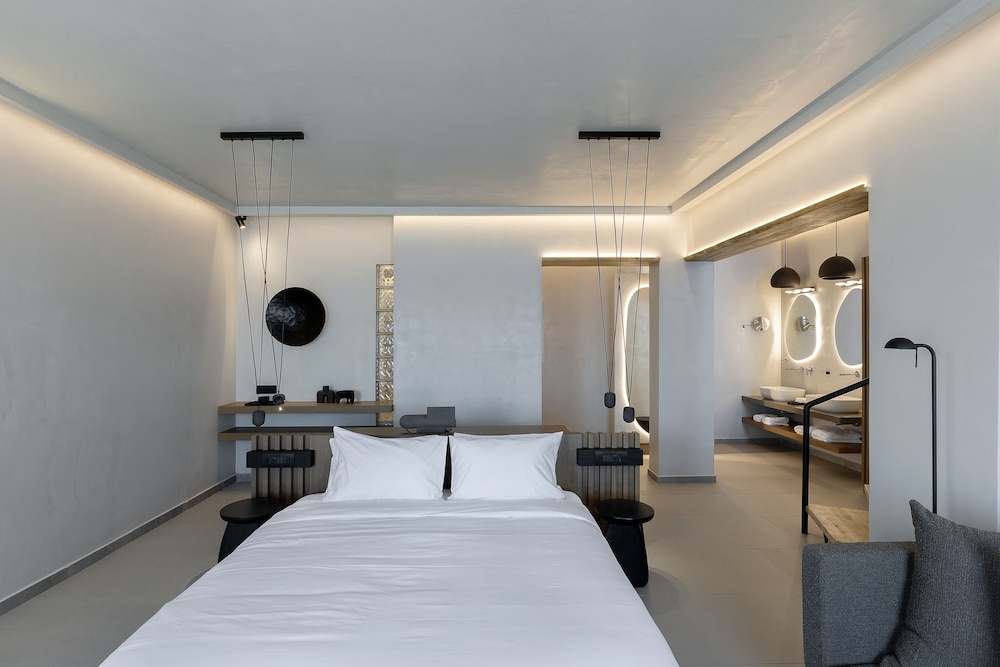 Hom Santorini — Hotel rooms in Oia, South Aegean