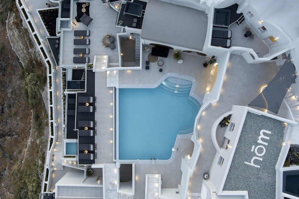 Hom Santorini — Swimming pool in Oia, South Aegean