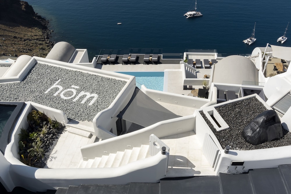 Hom Santorini — Swimming pool in Oia, South Aegean