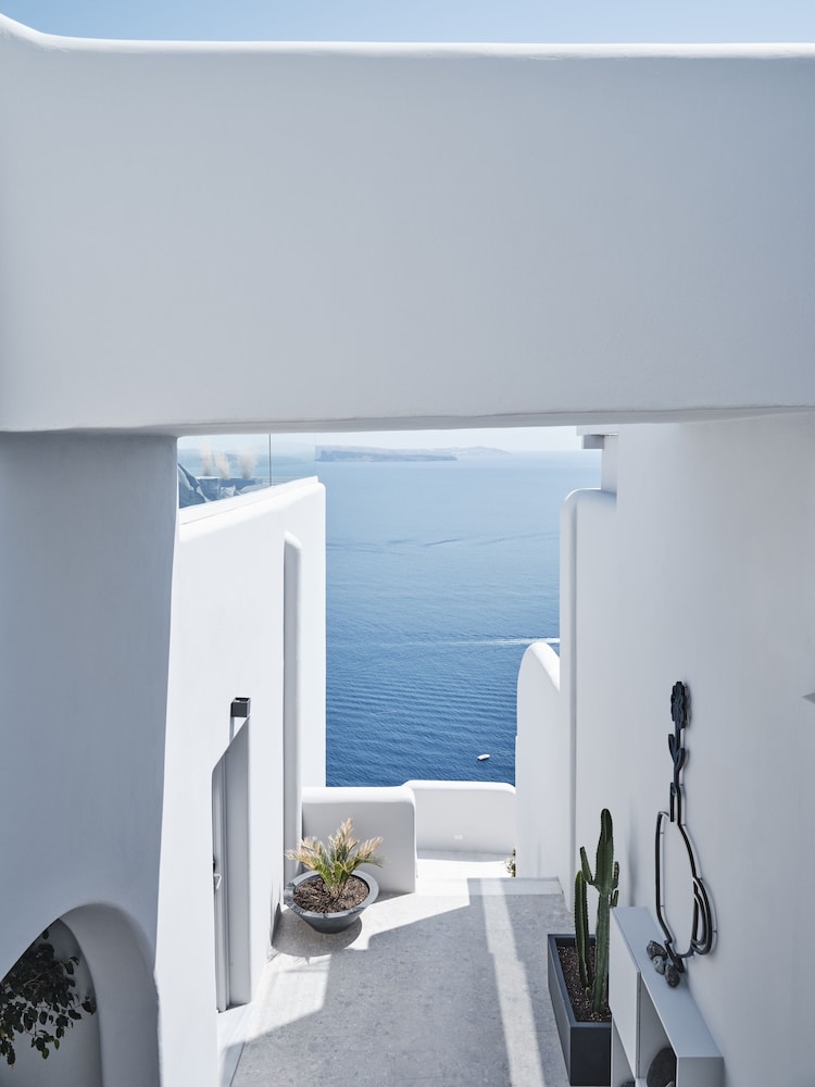 Hom Santorini — Hotel building in Oia, South Aegean