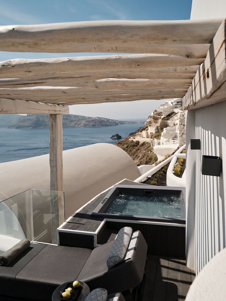 Hom Santorini — Spa in Oia, South Aegean