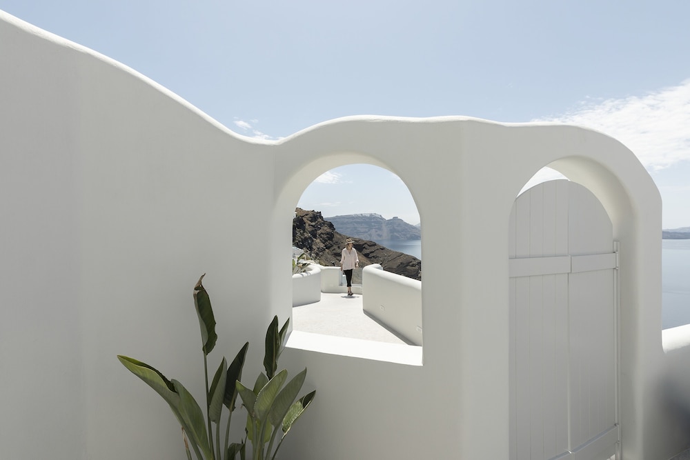 Hom Santorini — Hotel building in Oia, South Aegean
