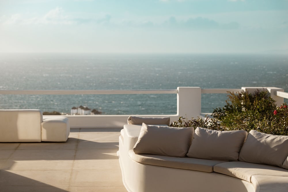 Lovia Mykonos — Restaurant & bars in Mykonos Town, South Aegean