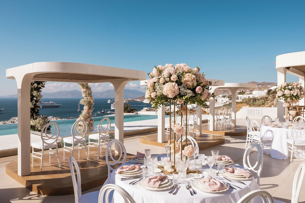 Lovia Mykonos — Restaurant & bars in Mykonos Town, South Aegean
