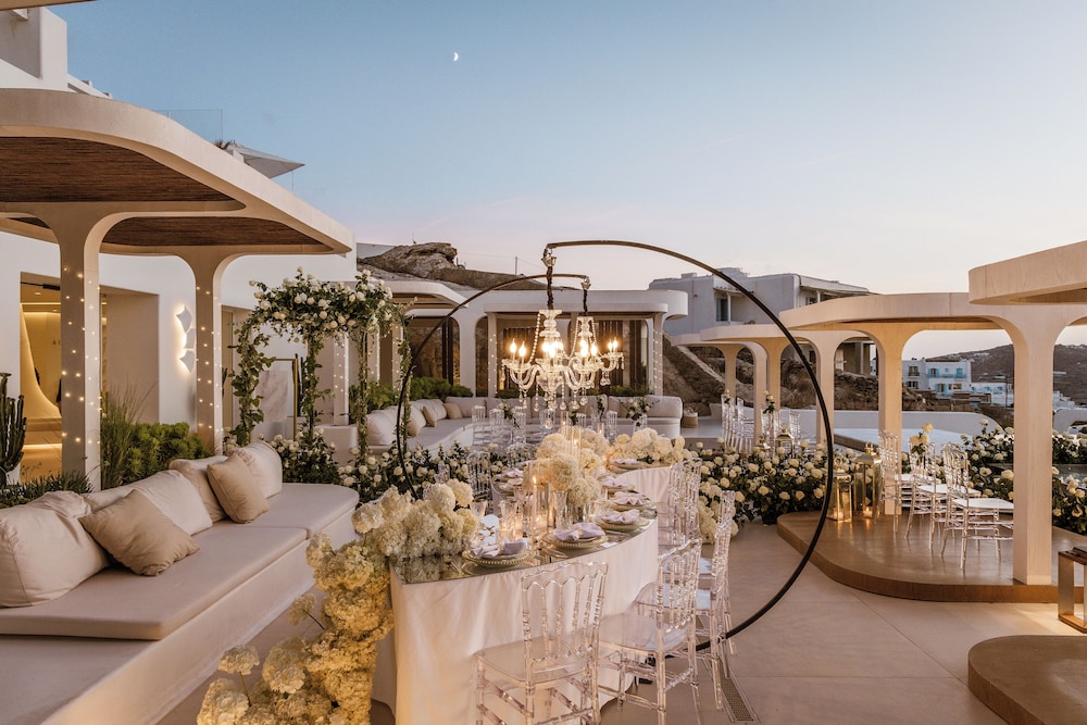 Lovia Mykonos — Restaurant & bars in Mykonos Town, South Aegean