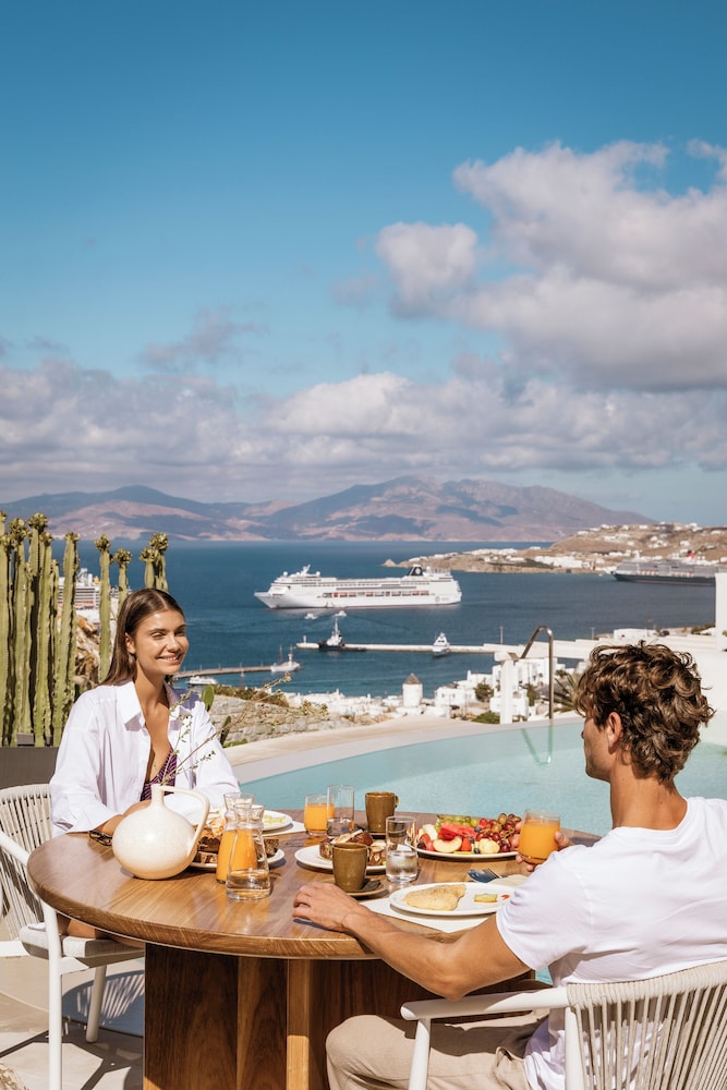 Lovia Mykonos — Restaurant & bars in Mykonos Town, South Aegean