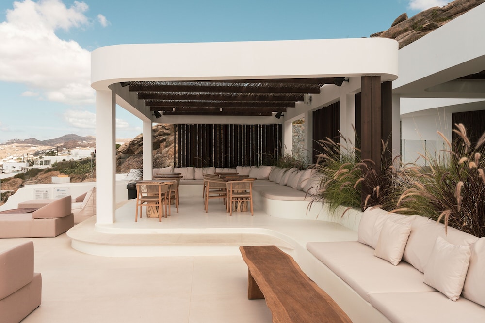 Lovia Mykonos — Restaurant & bars in Mykonos Town, South Aegean