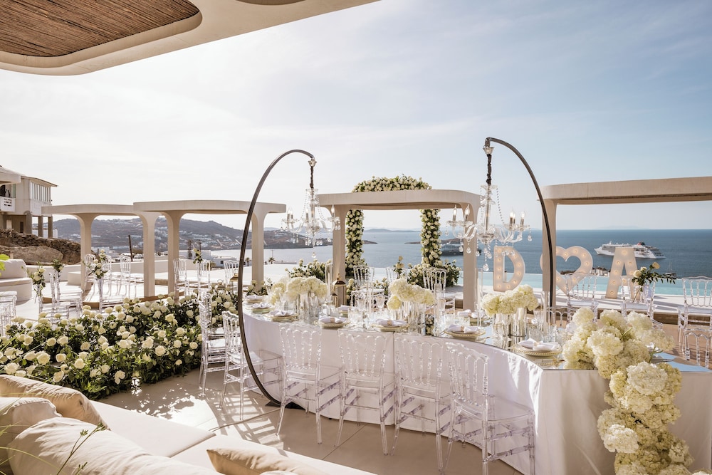 Lovia Mykonos — Restaurant & bars in Mykonos Town, South Aegean