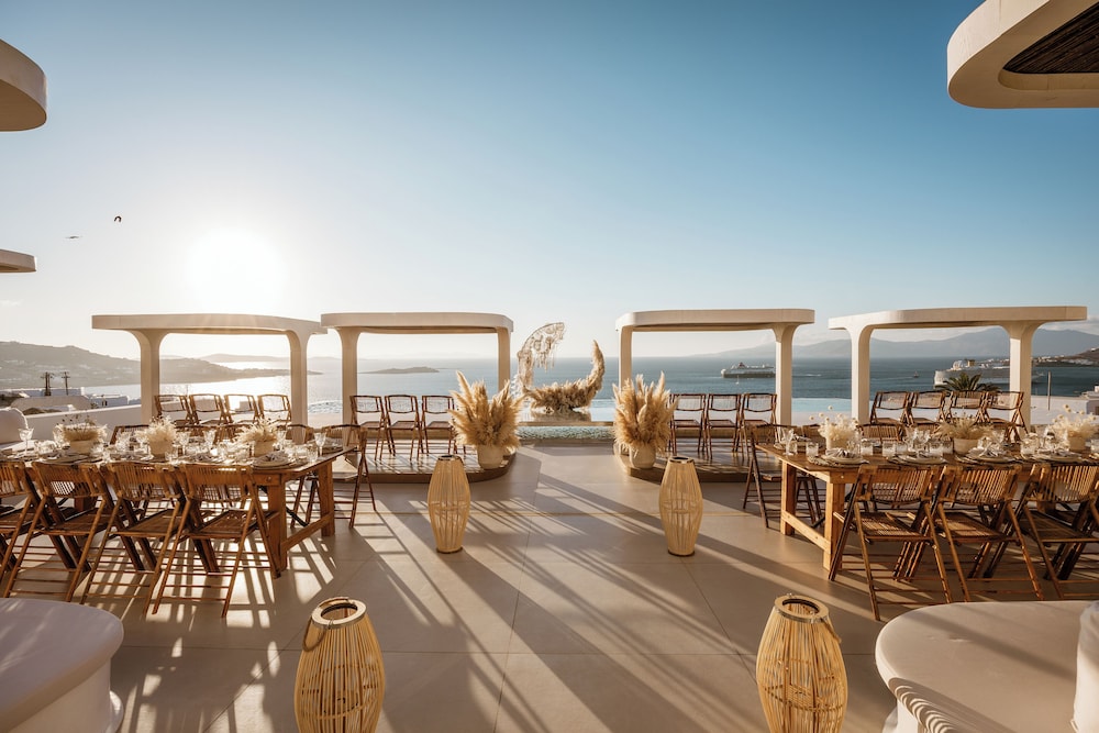 Lovia Mykonos — Restaurant & bars in Mykonos Town, South Aegean