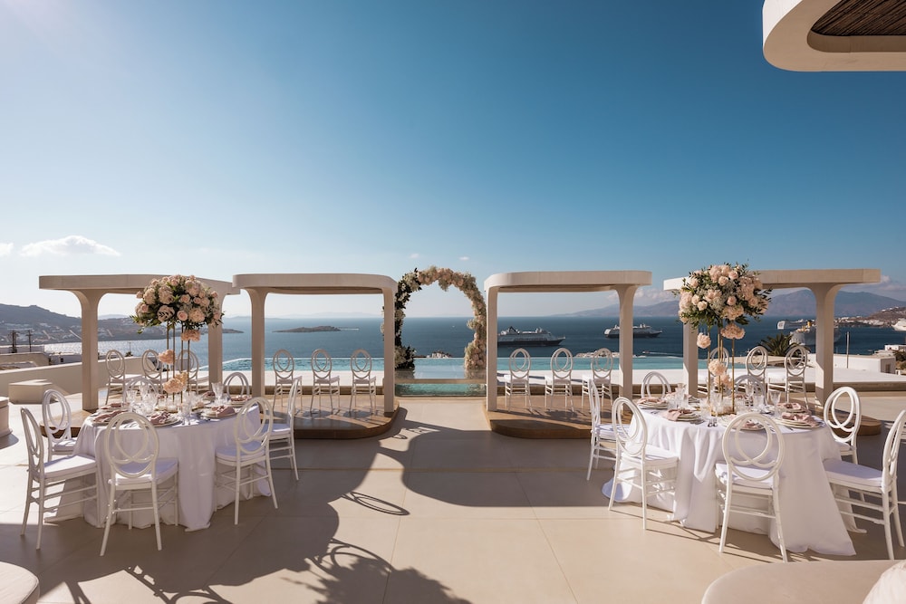 Lovia Mykonos — Restaurant & bars in Mykonos Town, South Aegean